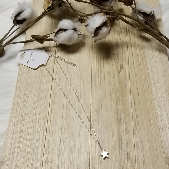 ⭐⭐Very cute SILVER plated Star necklace⭐⭐ - Picture 2 of 5